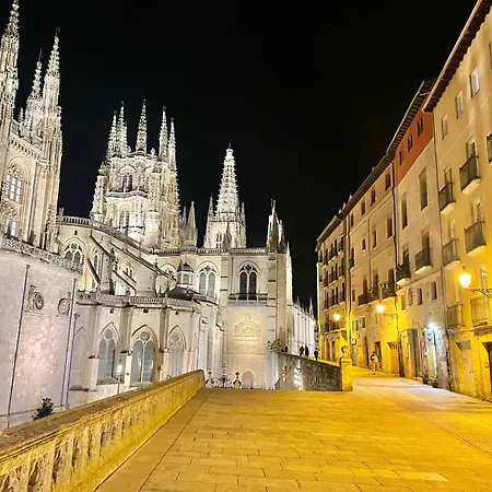 Acariciando La Catedral By Catedral Camino Suites * Burgo
