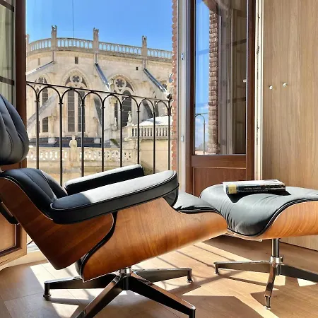 Acariciando La Catedral By Apartamentoscatedralcamino