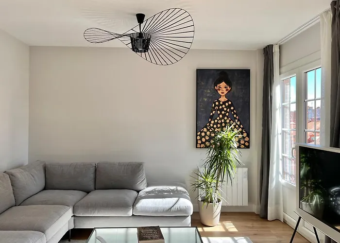 Acariciando La Catedral By Catedral Camino