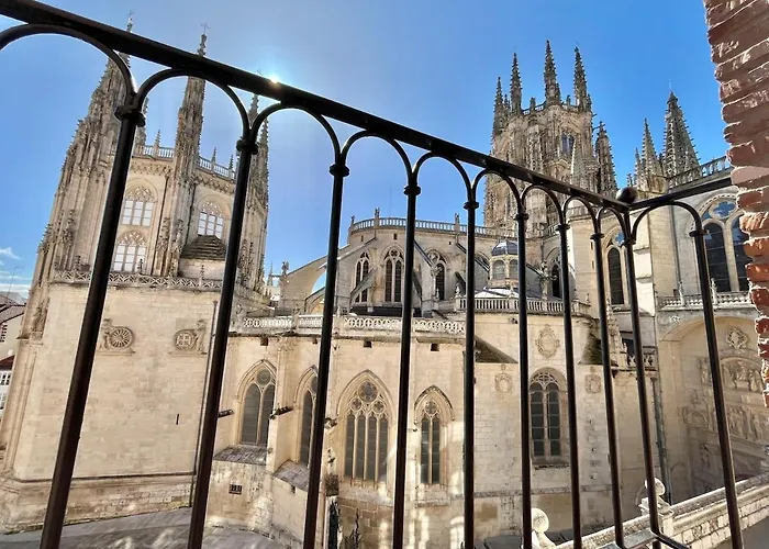 Acariciando La Catedral By Apartamentoscatedralcamino * Burgo