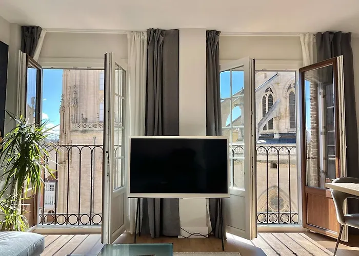 Acariciando La Catedral By Apartamentoscatedralcamino * Burgo